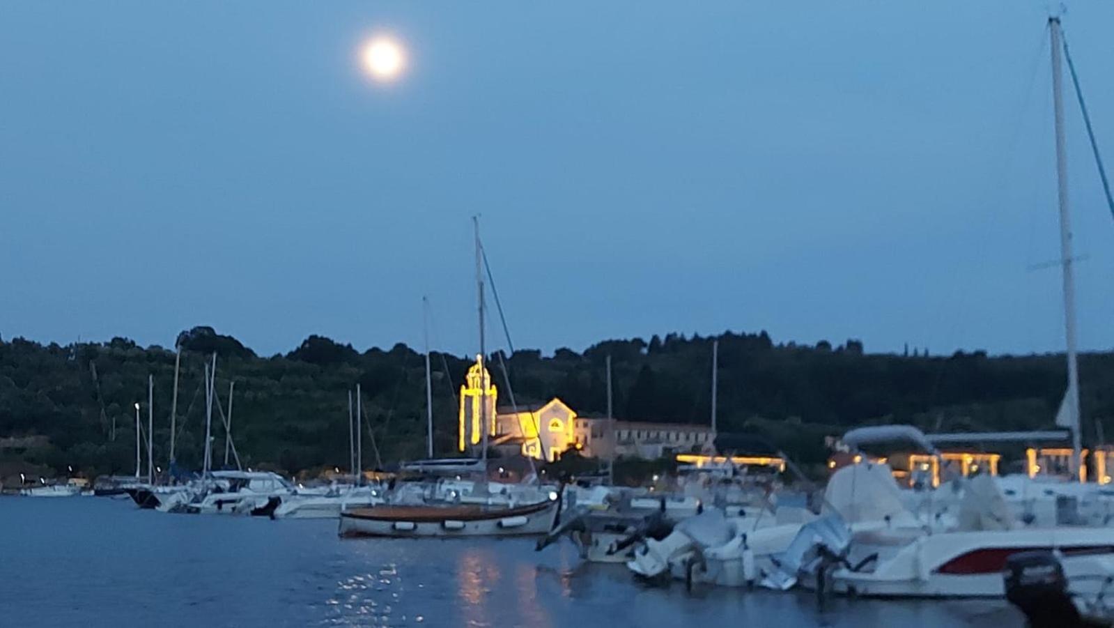 Agriturismo Il Bardellino Фивиццано Экстерьер фото